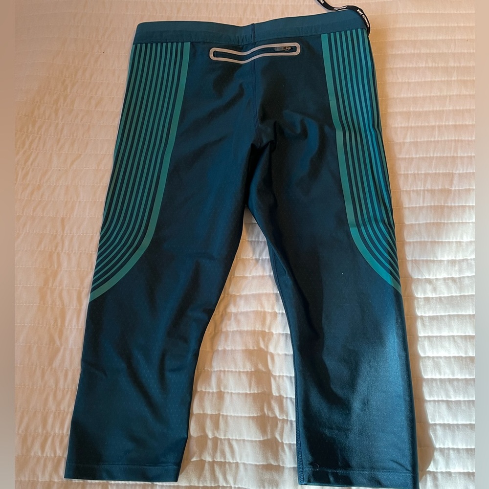 EUC NIKE Teal crop capri leggings medium